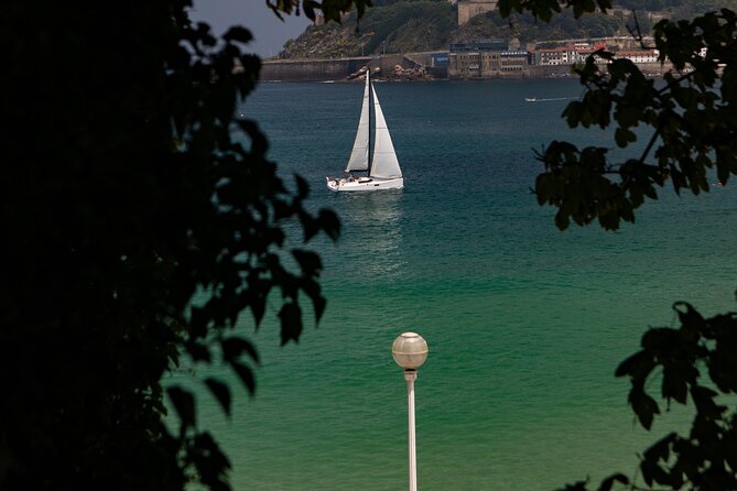 2 h Privated Sail Sebastian Tour or Sunset - San Sebastián Looks Different From La Concha Bay