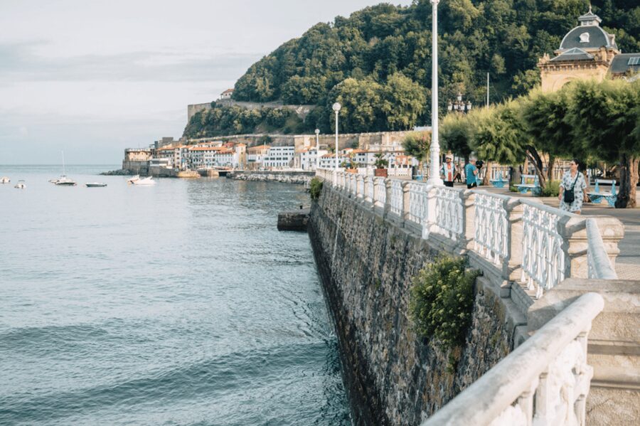 Bike Tour in San Sebastian - The ride itself: bidegorri paths and three beaches in a row