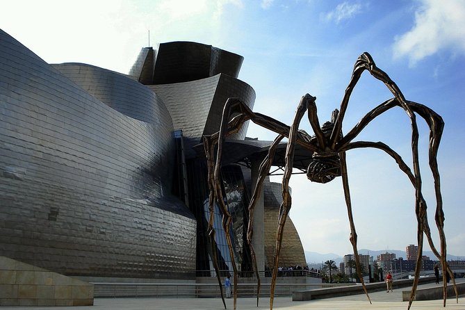 Bilbao and Guggenheim Museum Private tour - Stop 1: Entering the Guggenheim Museum Bilbao (Admission Included)