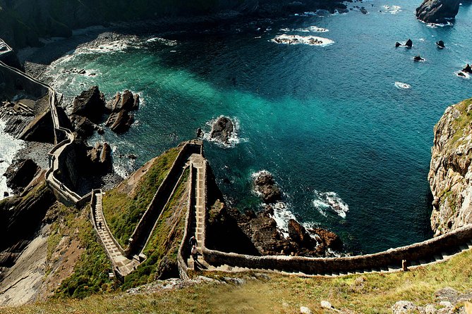 Bilbao, Guggenheim and Gaztelugatxe from San Sebastian - The Guggenheim Museum Bilbao: a smart-length visit with audio