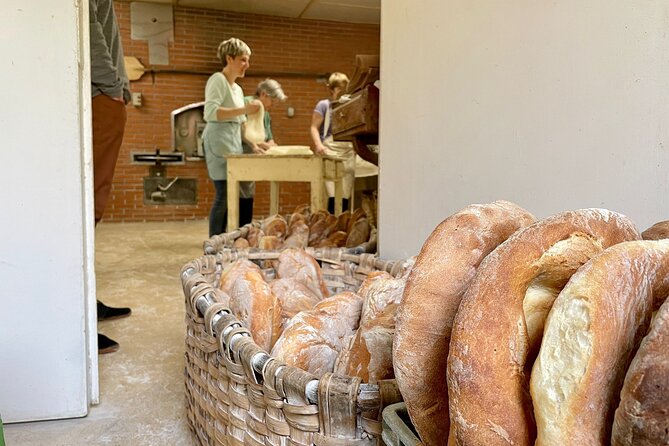 Discover the artisan producers of the mountain - Farm-house stop #1: oven bread, a cheese factory, and a big brunch