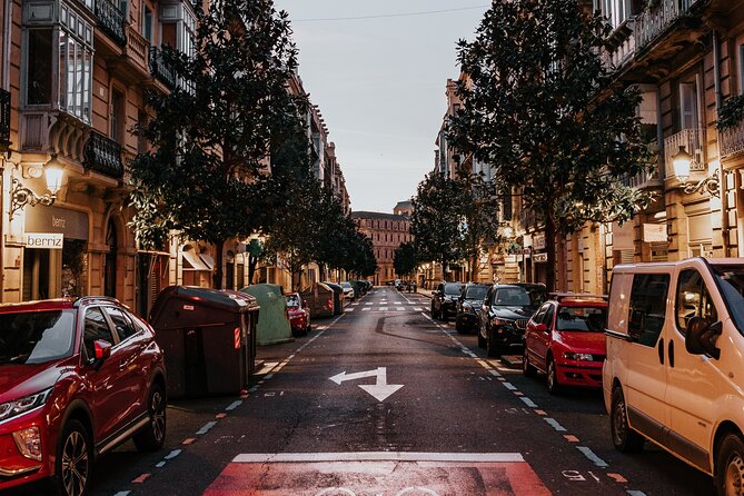 Explore San Sebastian in 60 minutes with a Local - Meeting at City Hall: how the 60-minute format really feels