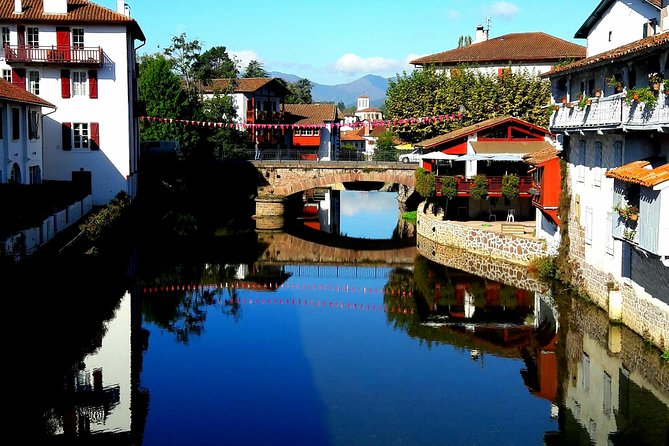 French-Basque Countryside Private tour Discover the hidden beauty of Pyrenees - Espelette’s peppers and Labourd-style house facades