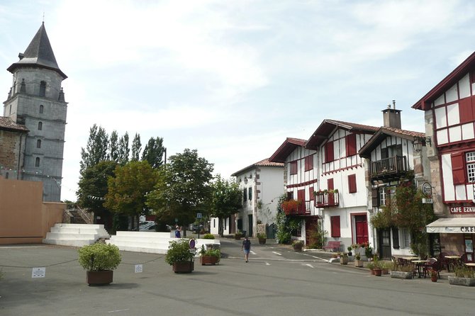 French-Basque Countryside Private tour Discover the hidden beauty of Pyrenees - Sare at the foot of La Rhune: prehistoric roots with preserved village life