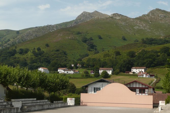 French-Basque Countryside Private tour Discover the hidden beauty of Pyrenees - Saint-Jean-Pied-de-Port: the medieval Camino start point