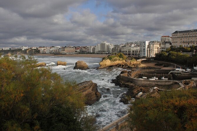 French Coast: Bayonne, Biarritz, San Juan de Luz - Private Tour - Biarritz: the posh beach-resort contrast