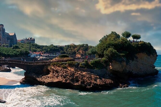 French Coast: Bayonne, Biarritz, San Juan de Luz - Private Tour - Saint-Jean-de-Luz: fishing village, corsairs, and whaling stories