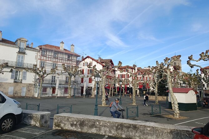 French Coast: Bayonne, Biarritz, San Juan de Luz - Private Tour - The pace and how much walking to expect