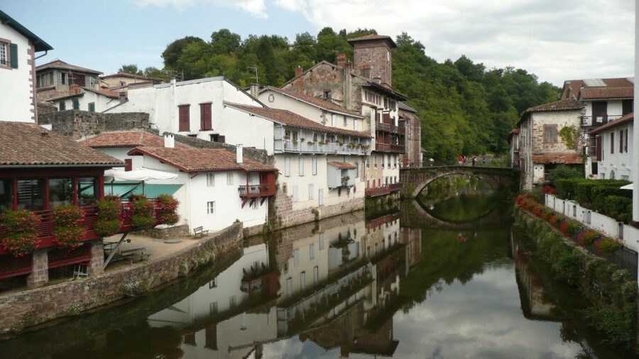 From San Sebastian: French-Basque Countryside Private Tour - Food and drinks: plan for a real meal