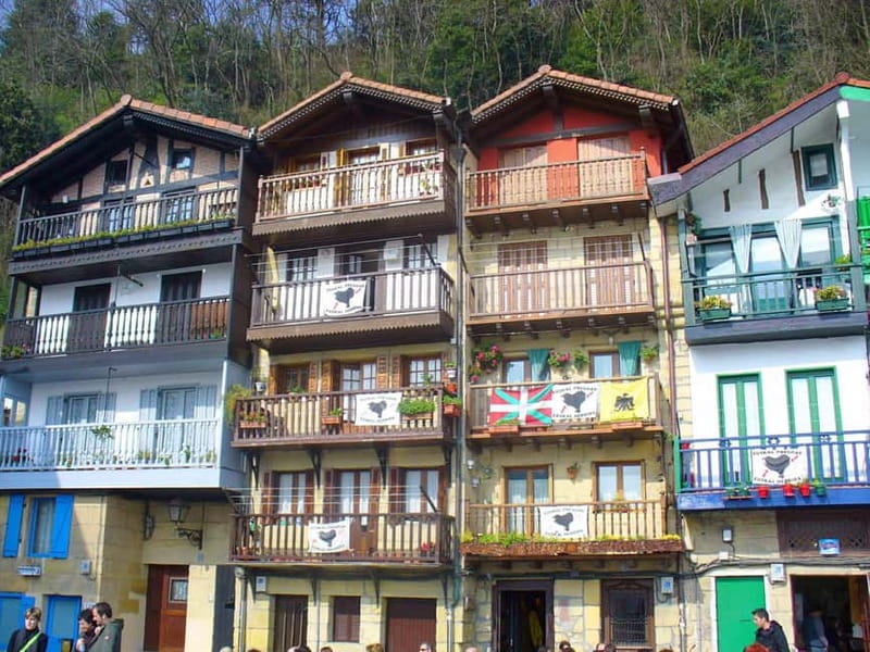 From San Sebastian: Hondarribia, San Pedro & San Juan Tour - Group Size and the Guide Makes the Day