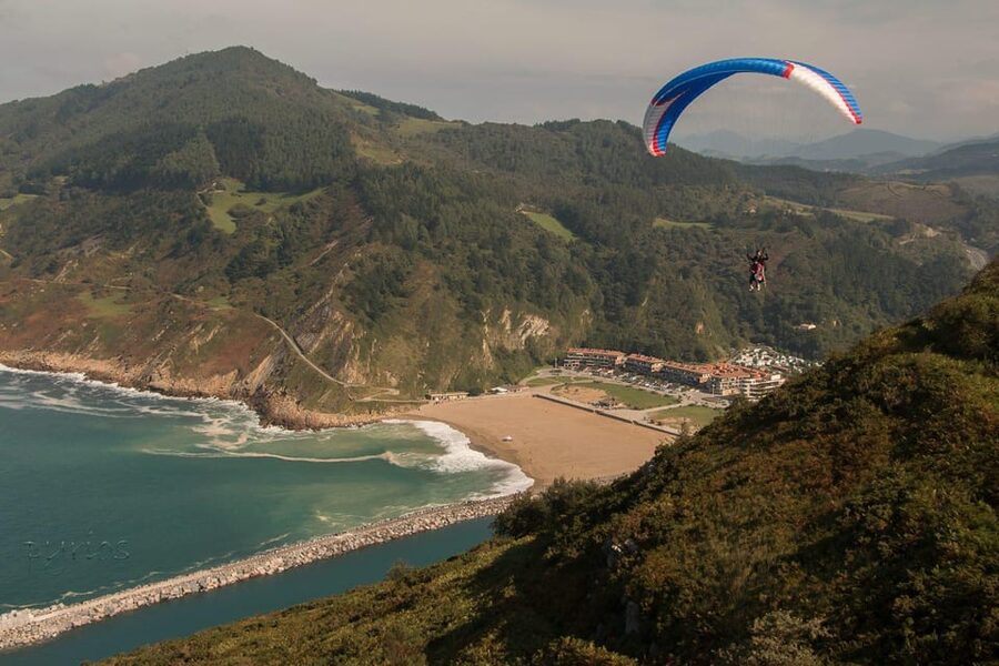 Paragliding in San Sebastian - The flight itself: instructor-led, scenic, and surprisingly smooth