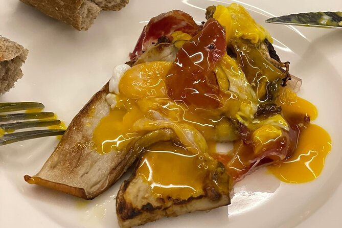 Pintxo Workshop and Fest in the secret kitchen - Getting oriented: meeting point and the short old-town walk