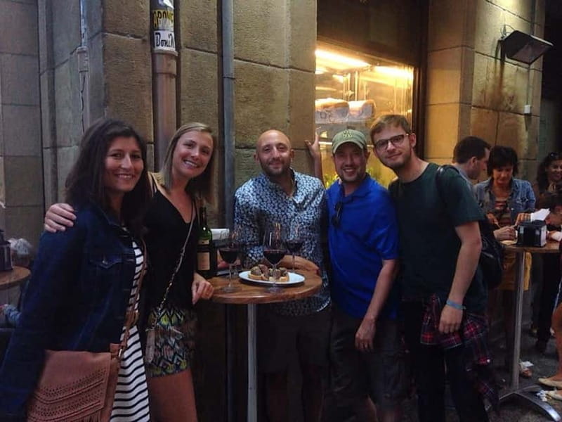 Premium Evening Pintxos Tour in San Sebastian’s Old Town - Reserved seating vs. standing tastings: how the evening will feel
