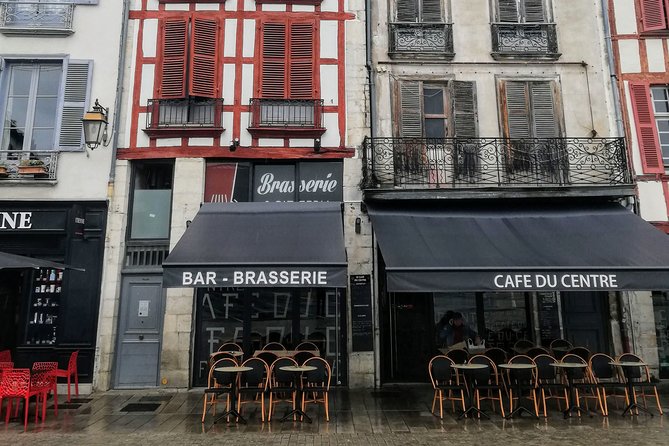 Private Bayonne, Biarritz & St Jean de Luz from San Sebastian - What guides tend to do well on this route (and how it helps you)