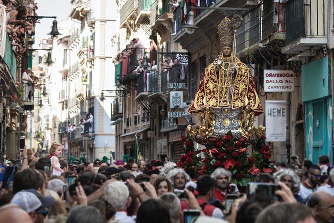 Private Pamplona SAN FERMIN & Bull Run Pick up from San Sebastian - Balcony Viewing on the Encierro Route: The Best Way to Watch Without Chaos