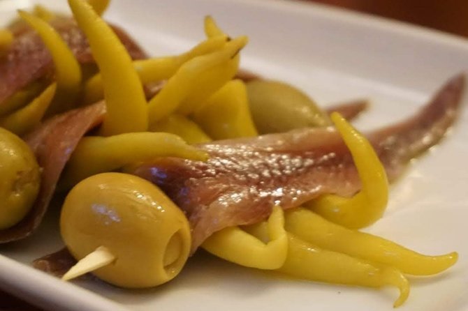 Private San Sebastian Pintxos Tour with Local Guide - Parte Vieja and the txikiteo rule: eat standing, move fast, talk more