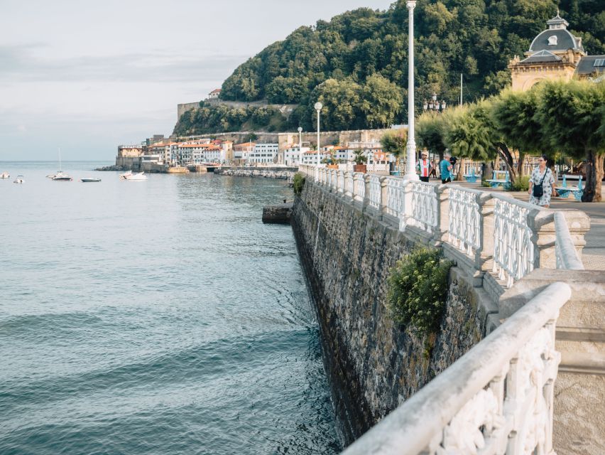 Private walking tour in San Sebastian - La Concha Beach Stop: Photos Are Nice, Context Is Better