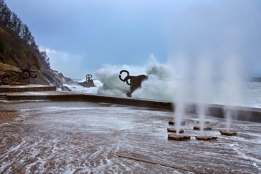 Private walking tour in San Sebastian - Peine del Viento: Public Art Meets Sea-Level Drama