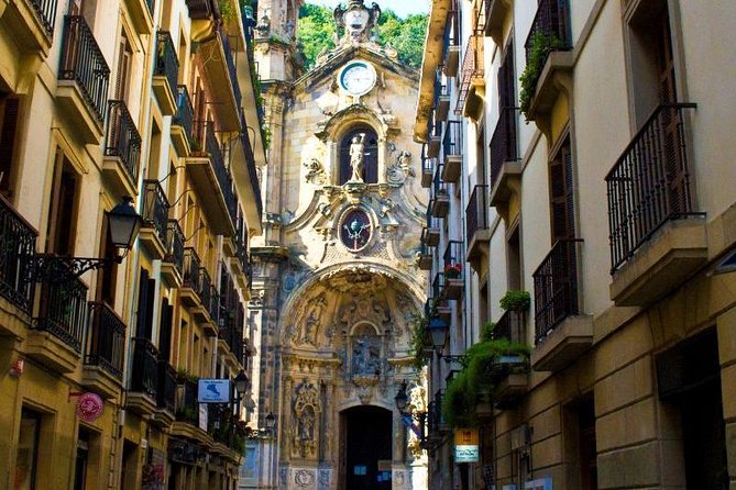 San Sebastian and Biarritz Private Day Tour - Private pickup and a guide who tailors your San Sebastian–Biarritz day