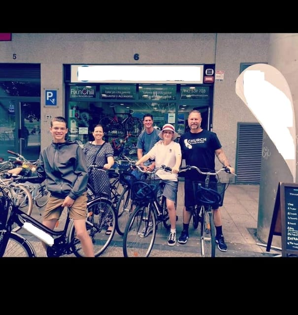 San Sebastian: Bike tour with FREE snack & drink! - Zurriola Beach and the photo pause that feels like a postcard