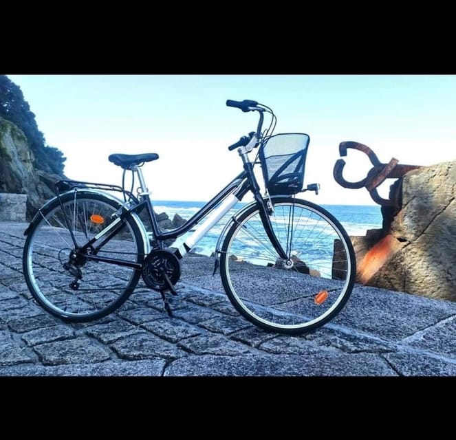 San Sebastian: Bike tour with FREE snack & drink! - How the ride stays on track: the bike-lane rhythm from Urumea to the sea