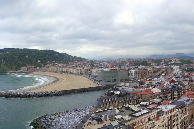 San Sebastian Bike Tour - La Concha Beach: Royals, Belle Époque Promenades, and Easy Pedaling