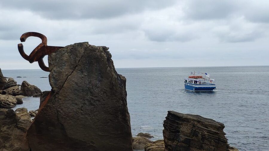 San Sebastian: Boat Tour with Stop at Santa Clara - Hondalea Lighthouse by Cristina Iglesias: A Quick Walk With Big Views