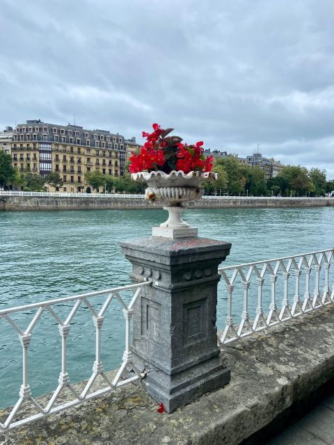 San Sebastián: Cultural Walking Tour - Guides and languages: who you’ll be listening to