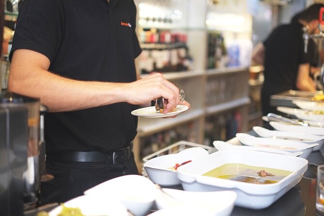 San Sebastian Evening Pintxo Tour with Wine - Pairing wine and pintxos: why it helps you learn the city’s food logic