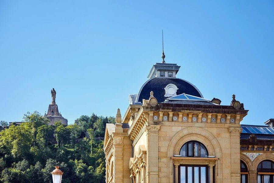 San Sebastian: Express Walk with a Local in 60 minutes - Why a 60-minute San Sebastián walk can be the smartest move