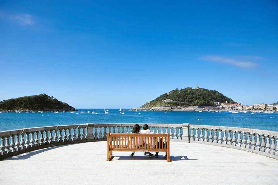 San Sebastian: Express Walk with a Local in 60 minutes - Old Town streets: orientation, stories, and where the city’s personality shows