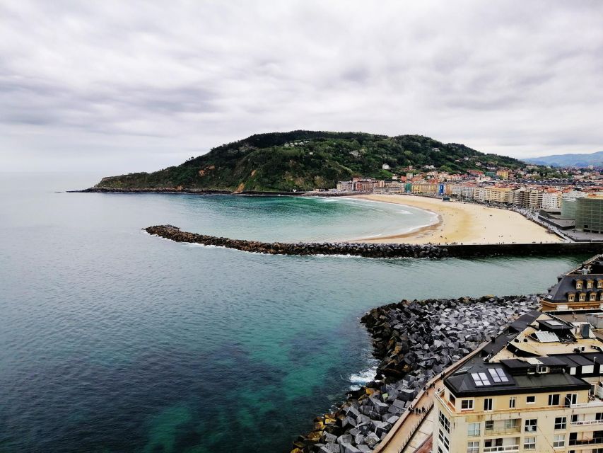 San Sebastian: Express Walk with a Local in 60 minutes - What you’ll be doing during the hour (so you know where your time goes)