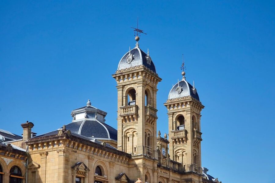 San Sebastian: Express Walk with a Local in 60 minutes - Price and value: what $93 buys you here