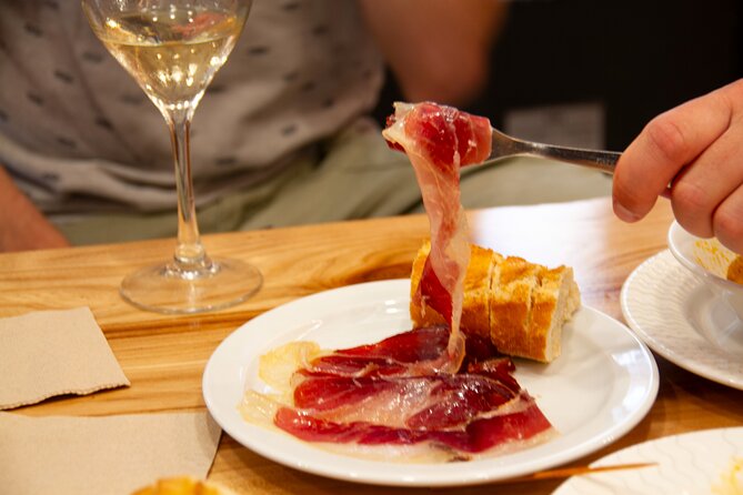 San Sebastian Food & Pintxos Tour with 12 Food & Drinks Tastings - Why San Sebastián Pintxos Taste Better on a Guided Route