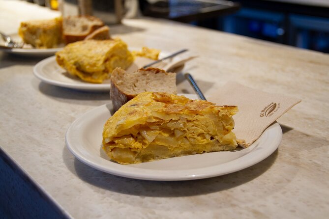 San Sebastian Food & Pintxos Tour with 12 Food & Drinks Tastings - Larramendi Kalea 20: Learn to Pour Basque Natural Cider