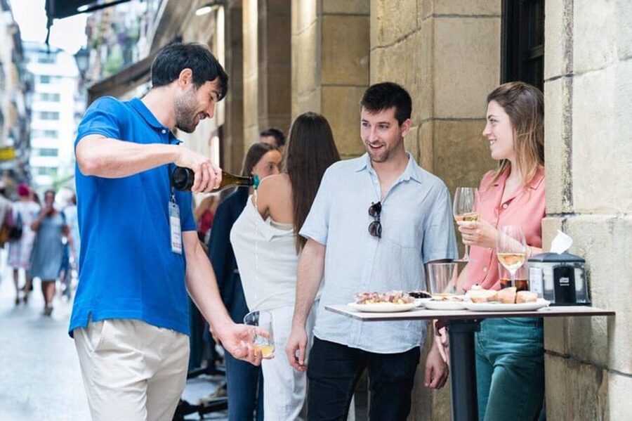 San Sebastian Food Tour: Pintxo Tasting Paired with Wines - Eight Pintxos in Parte Vieja: How the Walk Becomes Dinner
