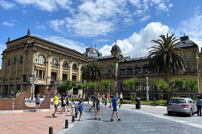 San Sebastian Food Tour: Pintxos, Drinks, and Tapas with a Local - Konstituzio Plaza Jamón Stop: How to Choose Your Bite
