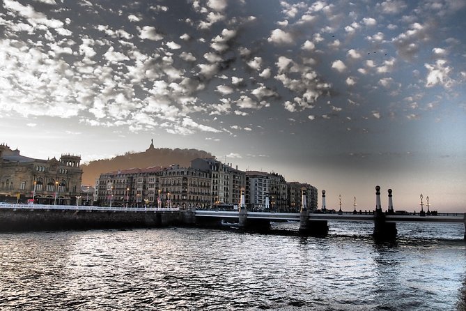 San Sebastian Highlights Private City Tour with Hotel Pick up - Peine del Viento: The Wind Sculptures in Plain View