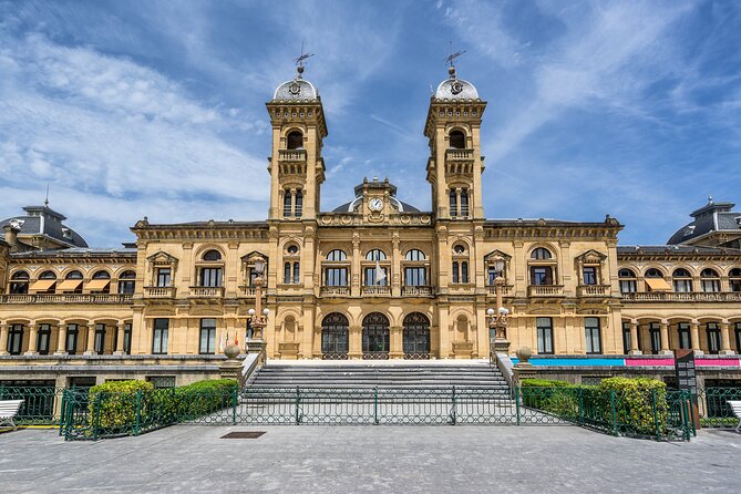 San Sebastian Historic Walking Tour in Small Group - A 90-minute San Sebastián primer that actually helps