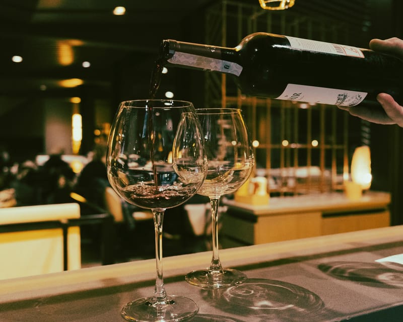 San Sebastian: Historical Walking Tour with Pintxo and Drink - From City Hall to La Concha Bay: where the walk starts and why it works