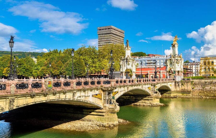 San Sebastian: Historical Walking Tour with Pintxo and Drink - Buen Pastor Cathedral: a quick architecture moment that adds context