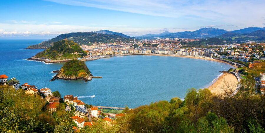 San Sebastian: Historical Walking Tour with Pintxo and Drink - Puente del Kursaal and Boulevard de Donostia: the mid-walk stretch with real-city energy
