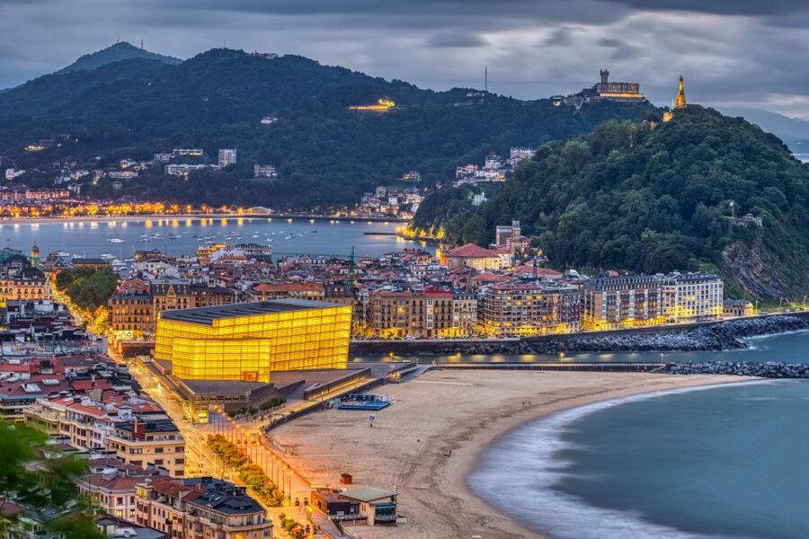 San Sebastian: Historical Walking Tour with Pintxo and Drink - Old Town (Parte Vieja): narrow streets, lively plazas, and the right kind of wandering