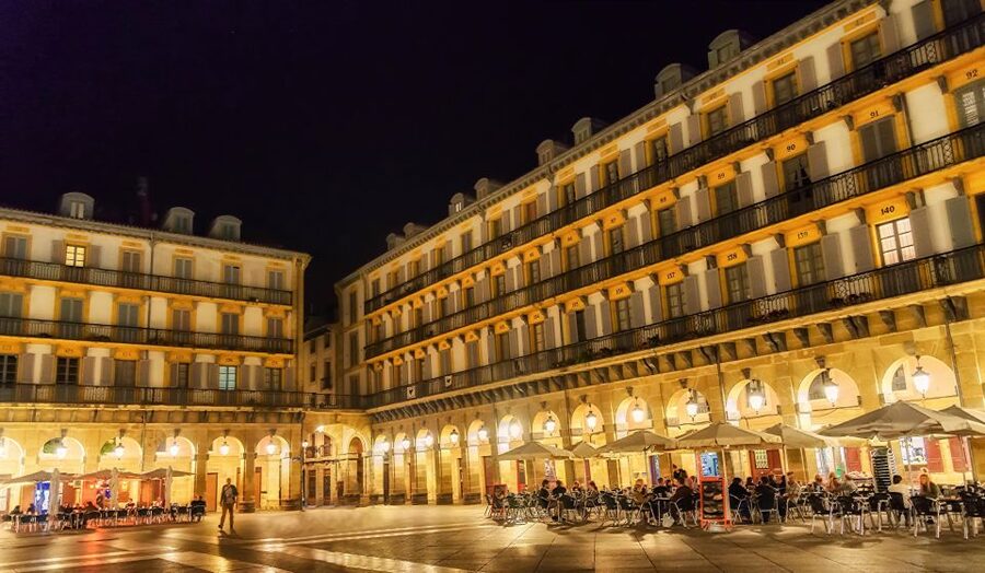 San Sebastian: Historical Walking Tour with Pintxo and Drink - Basílica de Santa María del Coro: a final landmark before your food stop
