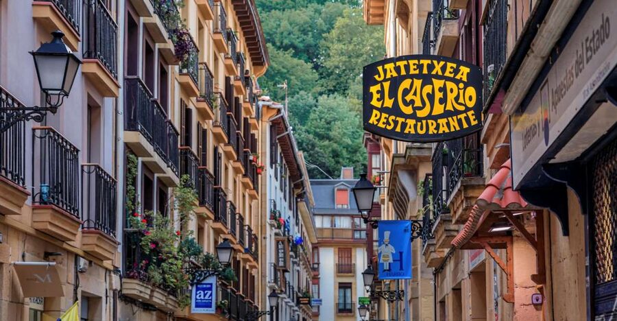 San Sebastian: Historical Walking Tour with Pintxo and Drink - La Concha Beach: the city’s signature shore, not just a pretty stop