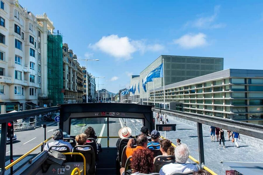 San Sebastian: Hop-On Hop-Off City Tour Bus - Igueldo funicular access and Miramar Palace viewpoints