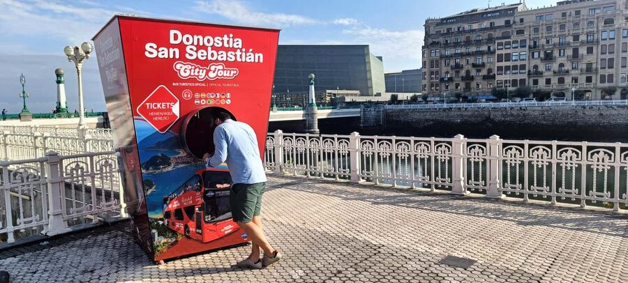 San Sebastian: Hop-On Hop-Off City Tour Bus - Audio guide tips: 8 languages, but keep your eyes on the stop map