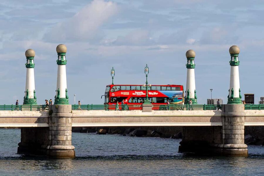 San Sebastian: Hop-On Hop-Off City Tour Bus - Belle Époque style, plus sea air: why the loop hits the right notes