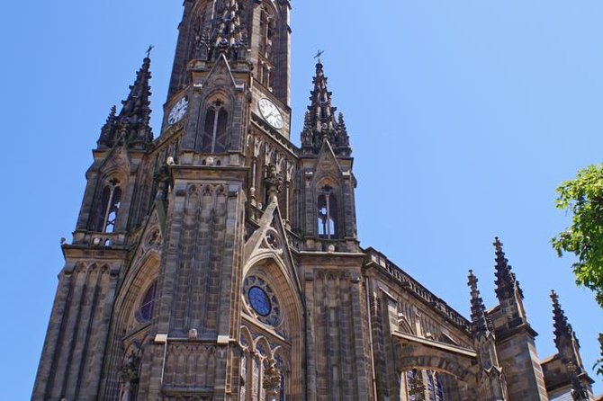 San Sebastian Hop On Hop Off Sightseeing Tour - Plaza de Guipúzcoa and Paseo de Francia: Where the City Feels Like a City