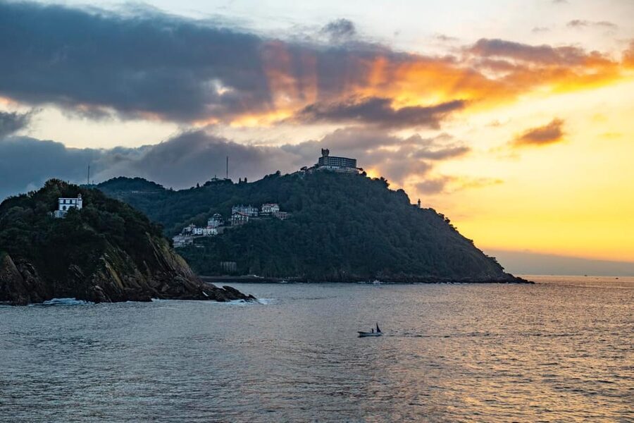 San Sebastian: Insta-Perfect Walk with a Local - The local factor: history, humor, and practical eating advice